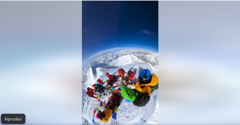 Il sorprendente scatto a 360 gradi sull'Everest trovato