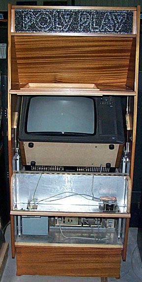 Poly Play dentro: una TV sovietica scassata ed un computer clone sovietico