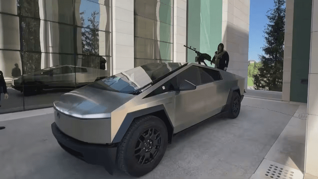 Regalato, venduto o importato? Il Cybertruck di Kadyrov alla luce della risposta di Musk