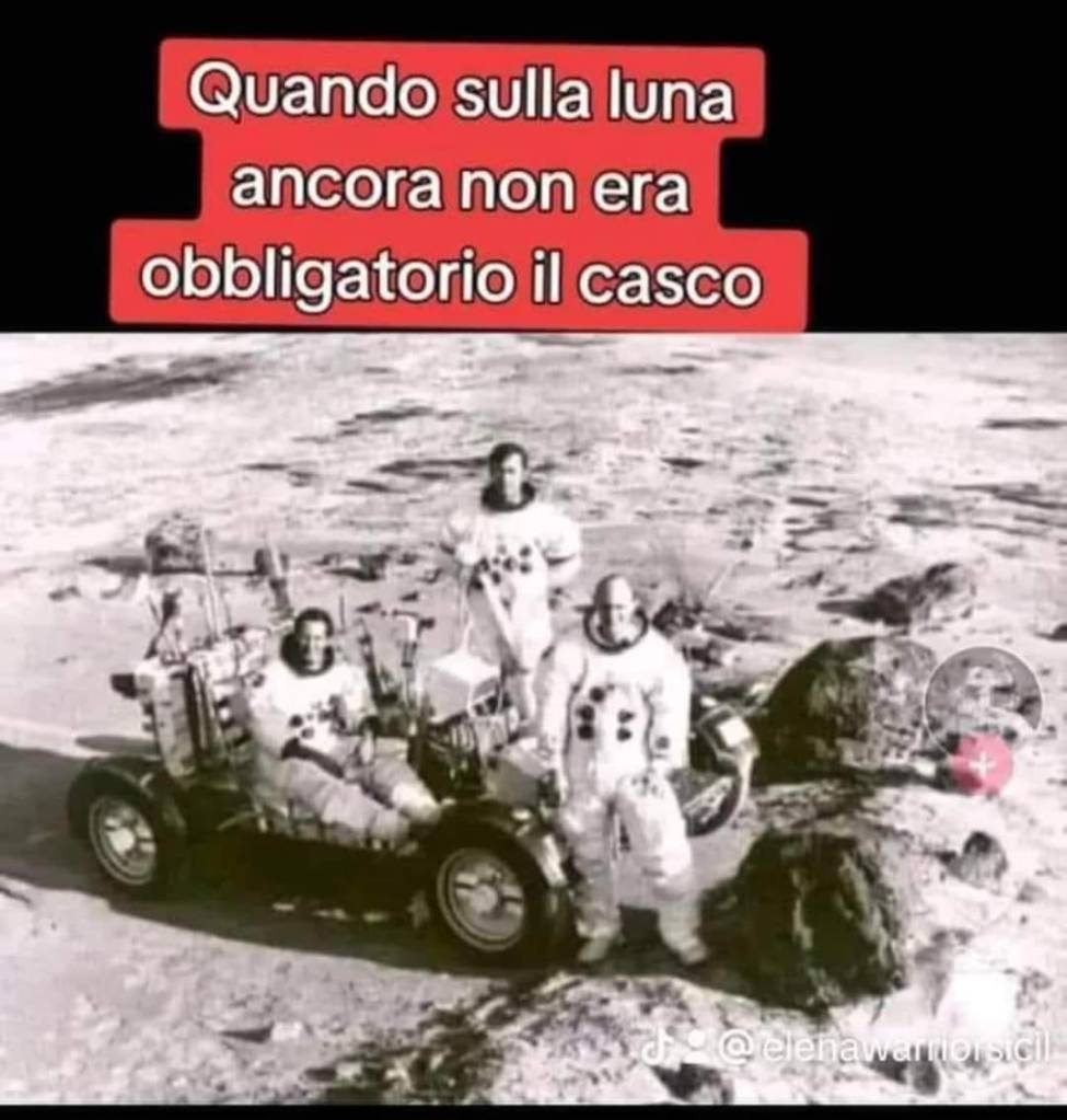 Questa foto non raffigura astronauti sulla Luna senza casco