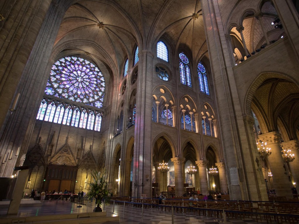 Riapre Notredame, e sui social c'è già chi ha da ridire - Foto Targetti